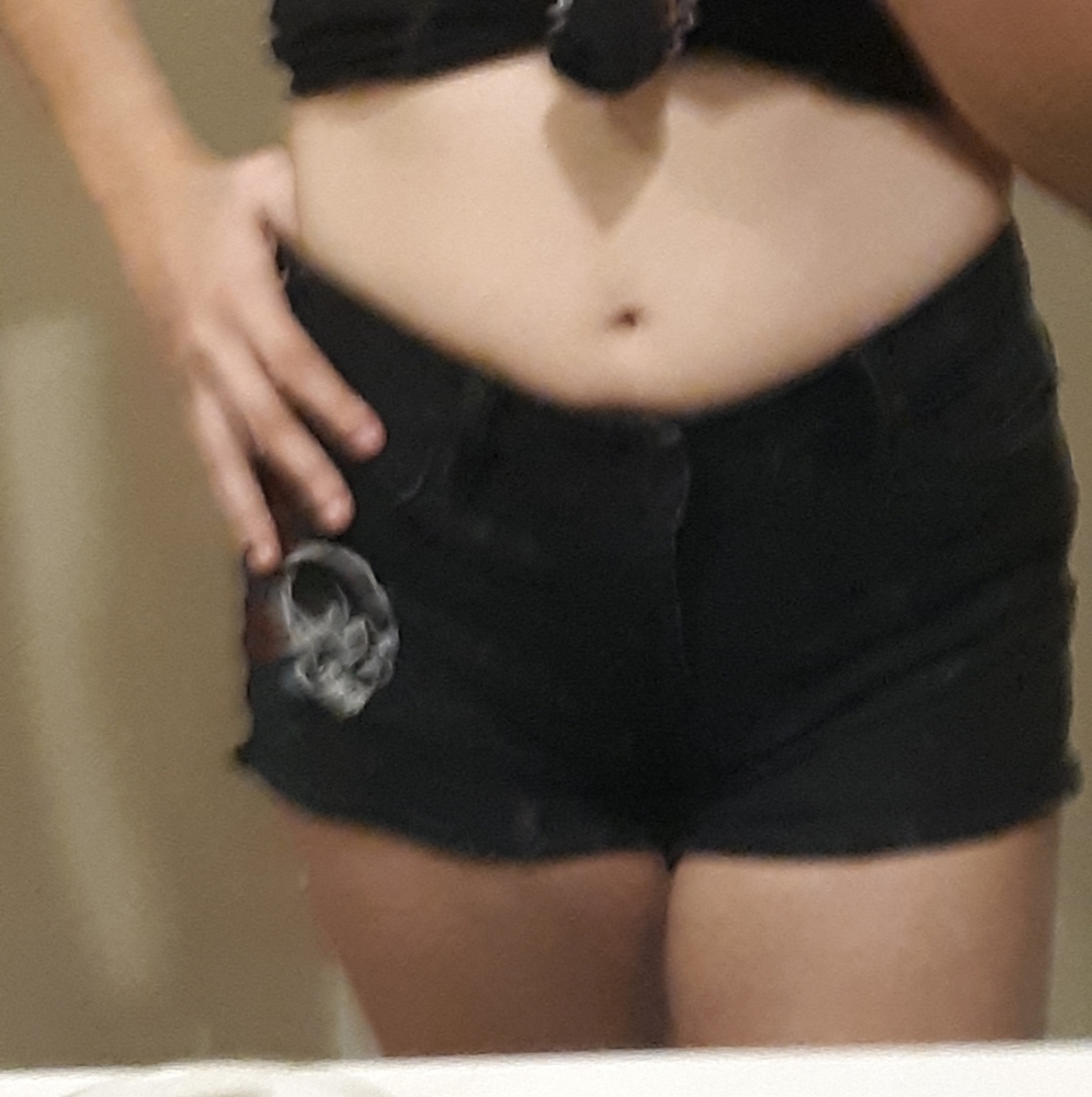 Jean shorts w/ skull and roses